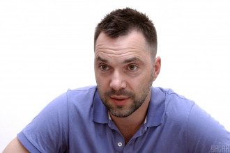     Арестович раскрыл детали переноса переговоров по Донбассу из Минска    