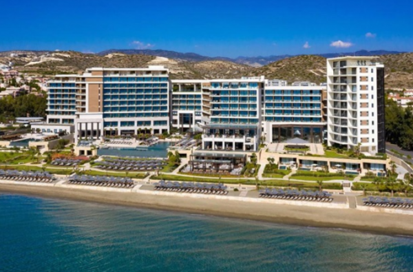    Кравчука засекли на пляже одной из шикарных гостиниц Кипра    