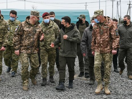 Зеленский сменил руководство ВСУ, зарегистрирована первая смерть от "Дельты" в Украине. Главное за день