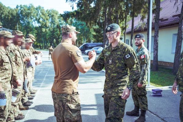 Канадские инструкторы провели курс для снайперов Нацгвардии Украины