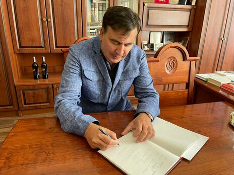Саакашвили голодает 28-й день. В комнате встреч установили перегородку до потолка, чтоб он не мог передавать письма – адвокат
