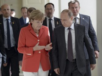     Мигранты Беларусь - Меркель попросила Путина повлиять на Лукашенко    