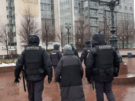 В Москве полиция задержала протестующих против ликвидации "Мемориала", в том числе известную фотожурналистку Ивлеву