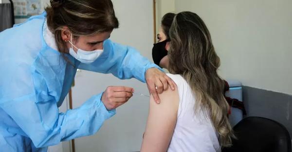 В Австрии ввели обязательную вакцинацию для всех - 